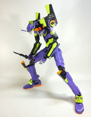 Illustration for article titled This 4-Foot Tall LEGO Evangelion Could Probably Kick Your Ass